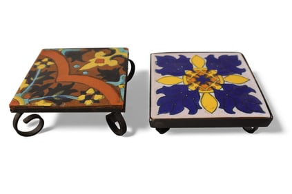2 TILE TRIVETS