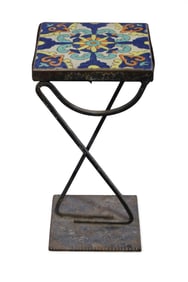 D & M TILE STAND