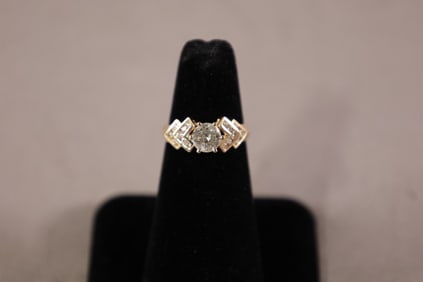 LADY'S 14K DIAMOND RING