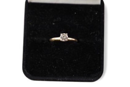 14k YELLOW GOLD DIAMOND RING