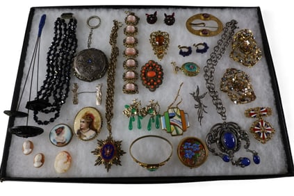 COLLECTION OF COSTUME JEWELRY