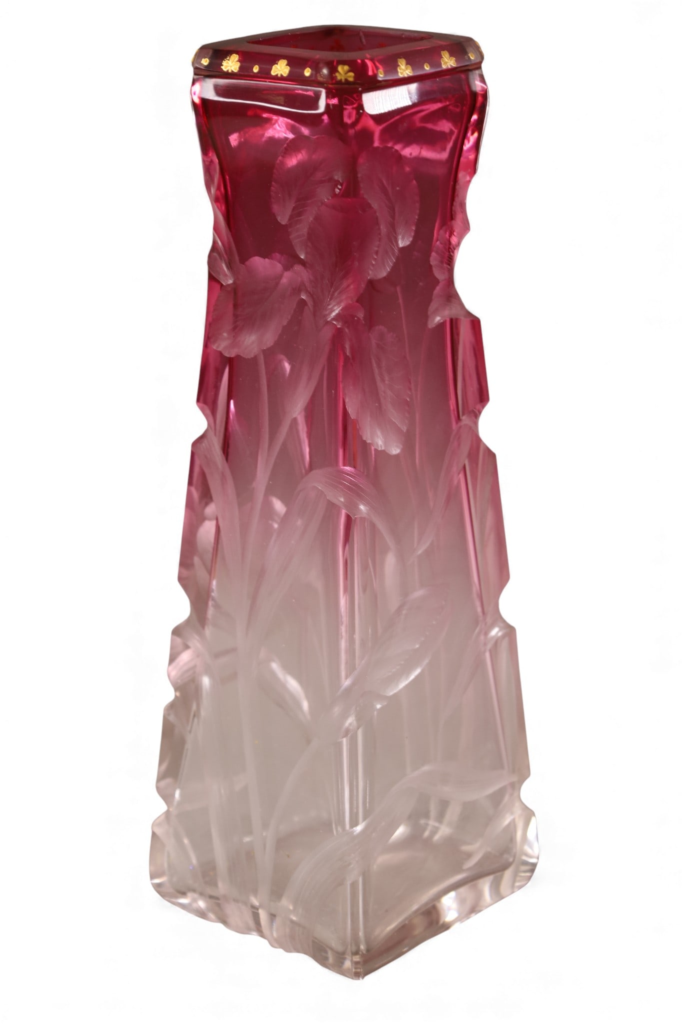 CRYSTAL VASE: ANTIQUE CRYSTAL VASE WITH ITAGLIO CUT, CLOVER DESIGN GRADIENT COLOR. 11 1/2" H.
