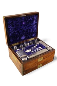 ENGLISH TRAVELING DRESSER BOX