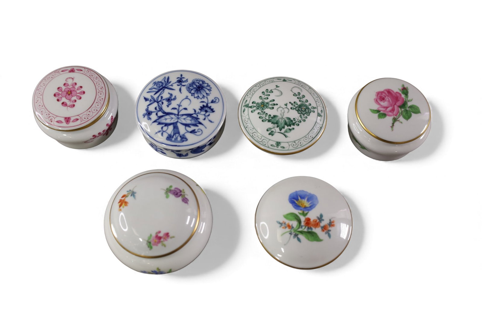 6 MEISSEN DRESSER BOXES: HAND PAINTED PORCELAIN MEISSEN DRESSER BOXES.