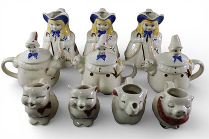 GROUPING OF SHAWNEE PITCHERS & TEA POTS