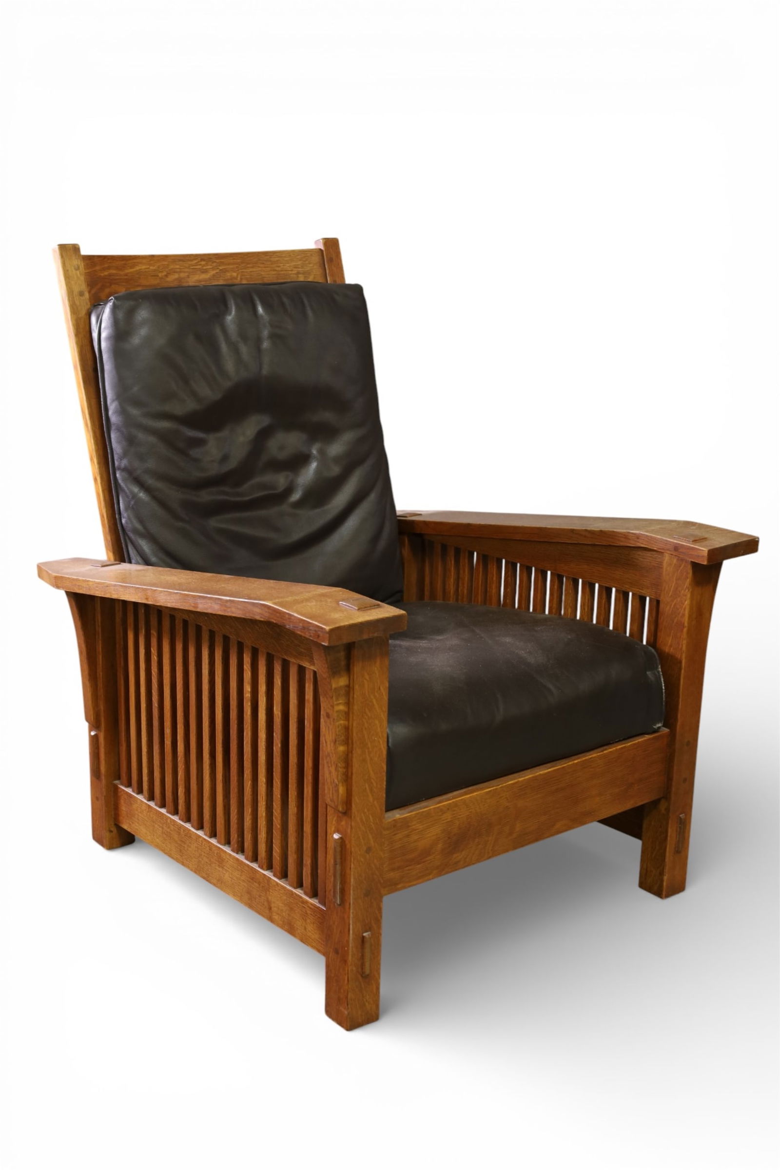 MISSION OAK MORRIS CHAIR: CONTEMPORARY STICKLEY LOUNGE CHAIR, UNMARKED 369 SPINDLE SIDE STICKLEY MORRIS CHAIR. 33" W x 36" D x 40" H. THIS ITEM EXCEEDS SIZE LIMITATIONS FOR IN HOUSE SHIPPING, IT MUST BE PICKED UP IN HOUSE OR S