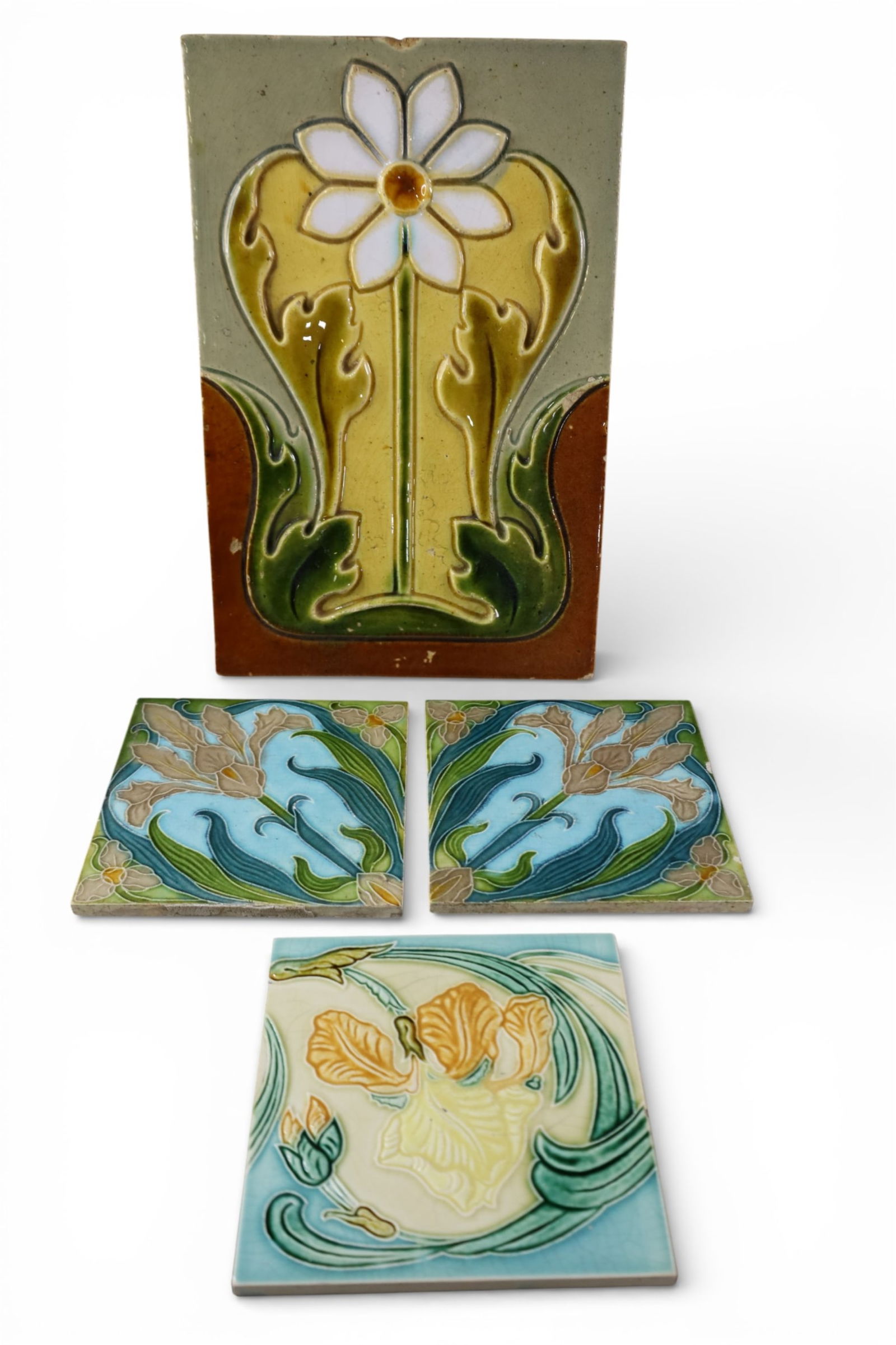 4 FLORAL TILES: MAJOLICA STYLE FLORAL DECORATED TILES, SOME CHIPS. LARGER 8" x 13" & 6" x 6" SMALLER TILES.