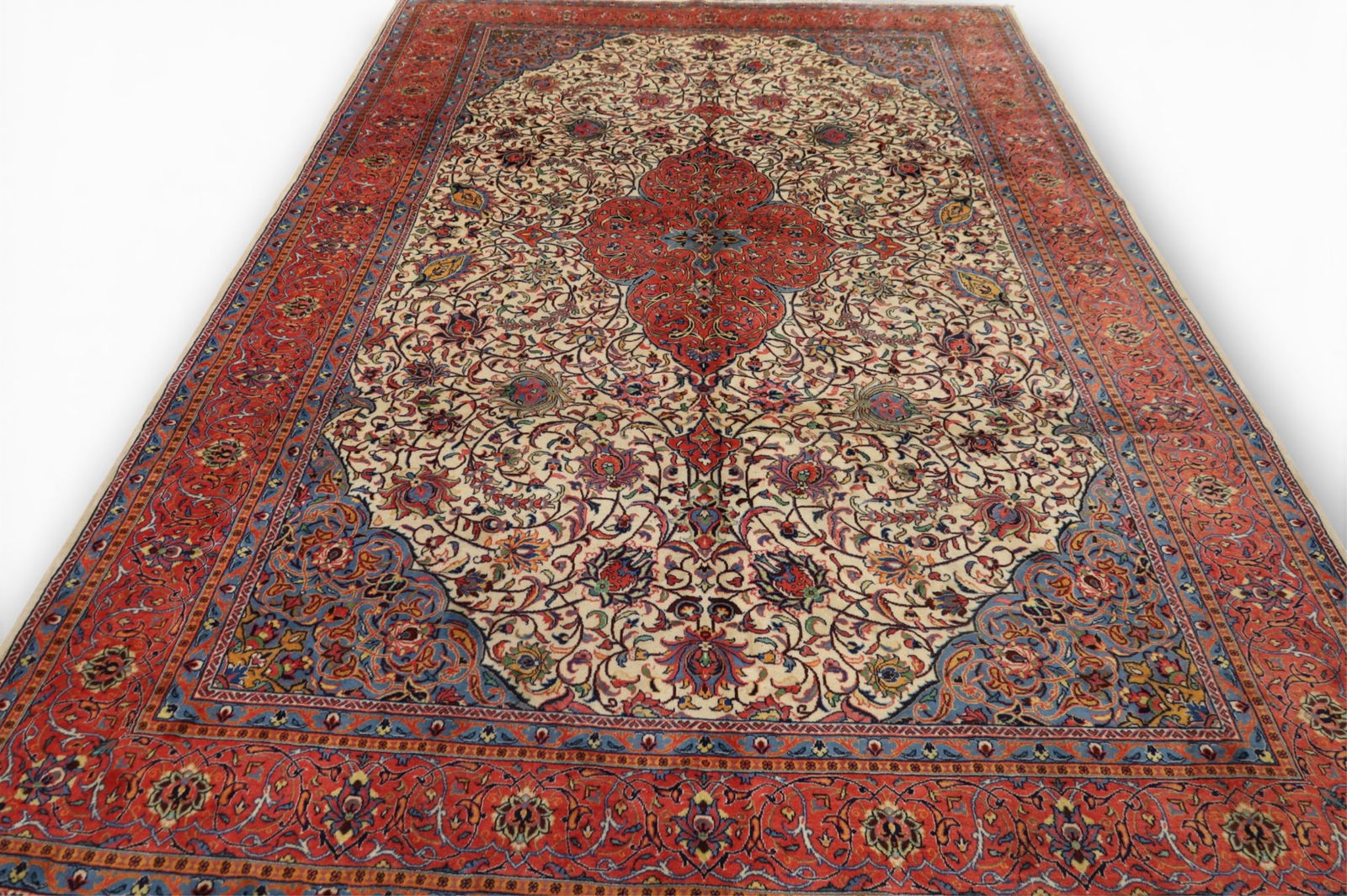 APPROX 9' 7" x 13' 4" HANDMADE WOOL RUG: HANDMADE PERSIAN SAROUK WOOL RUG.