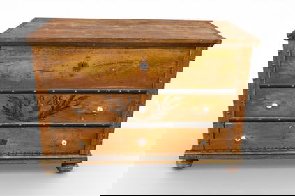 ANTIQUE BLANKET CHEST