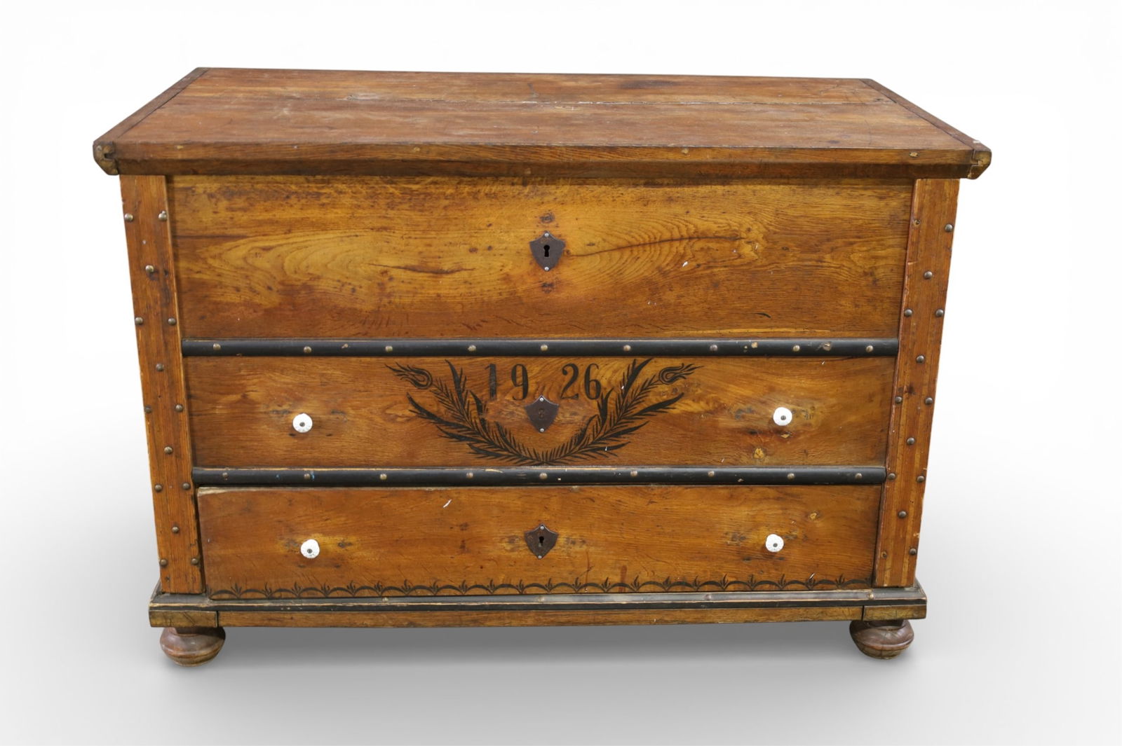 ANTIQUE BLANKET CHEST (1 of 4)
