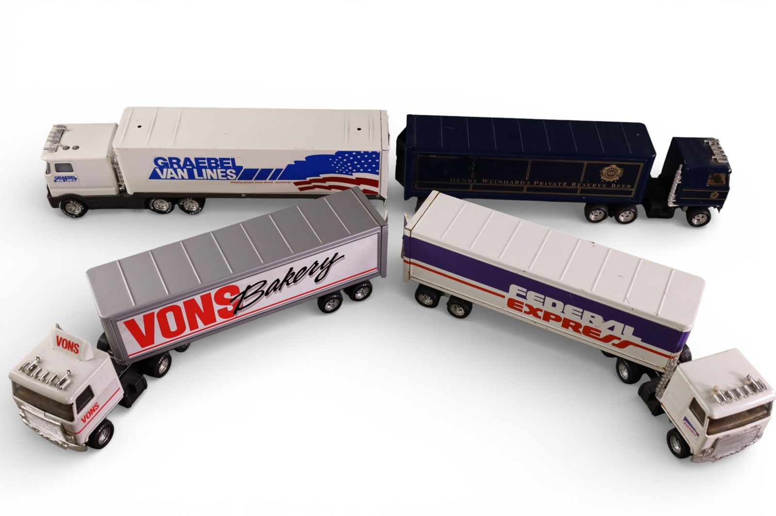 4 TOY TRUCK & TRAILERS (1 of 5)