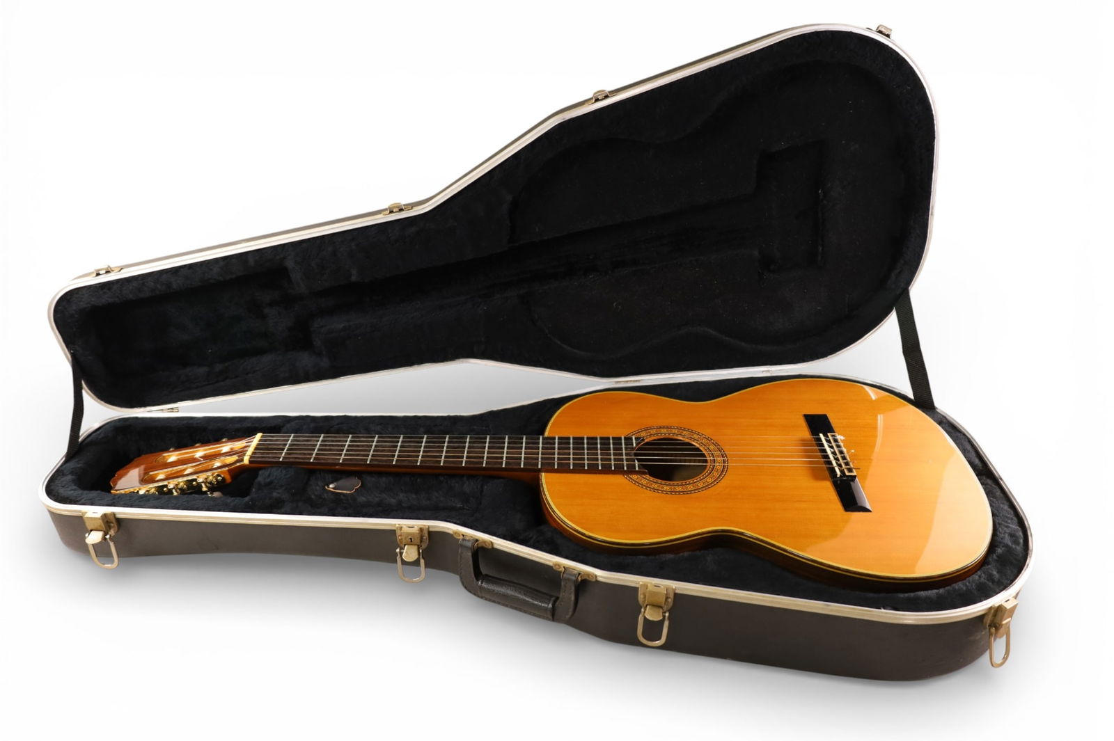 TAKAMINE GUITAR: MODEL C-132S, TAKAMINE ACOUSTIC GUITAR, MADE IN JAPAN. WITH HARD CASE.