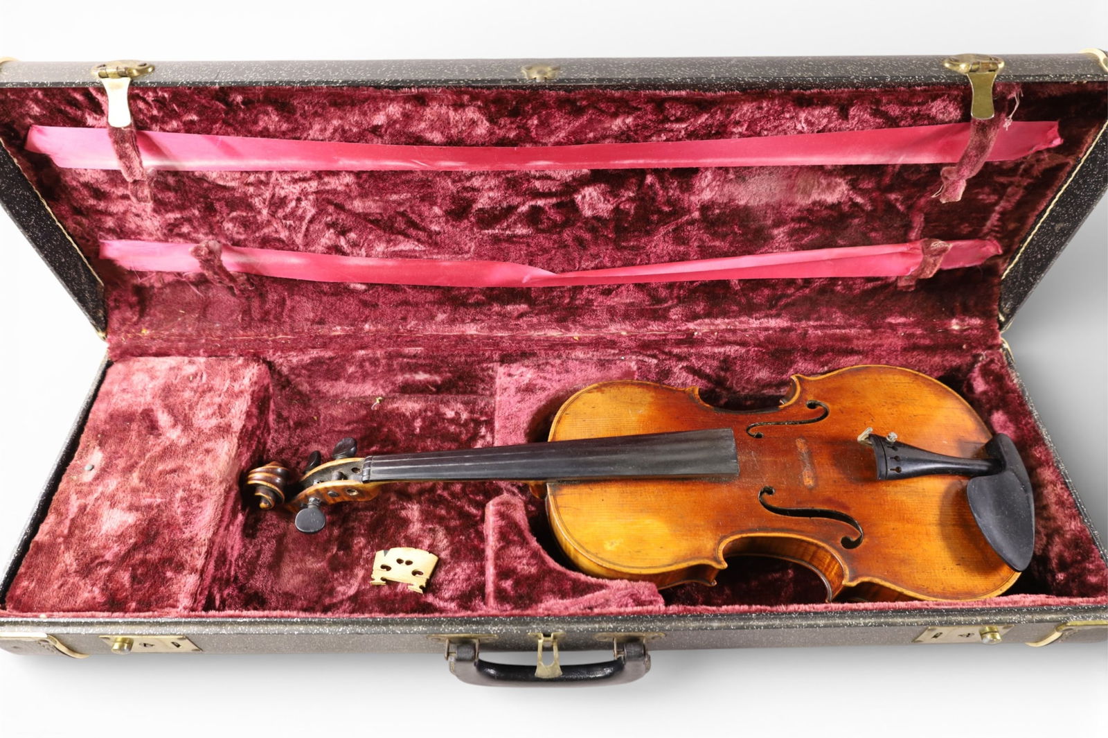 ANTIQUE VIOLIN (1 of 8)