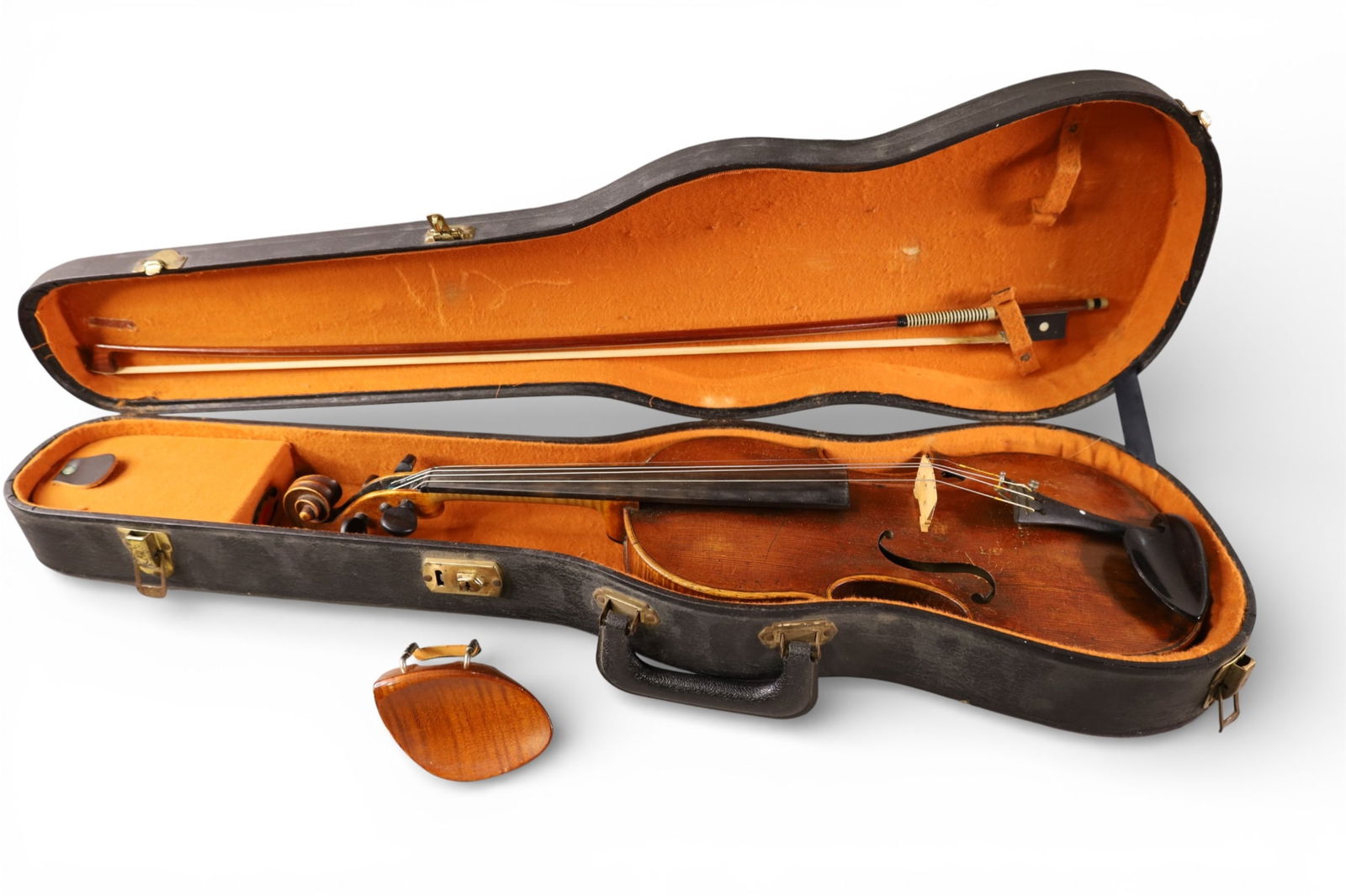 JOHANN FRIEDRICH GLIER VIOLIN: MARKED JOHANN FRIEDERICH GLIER, IN CASE. WITH CERTIFICATE FROM 1941. WITH GERMAN BOW.