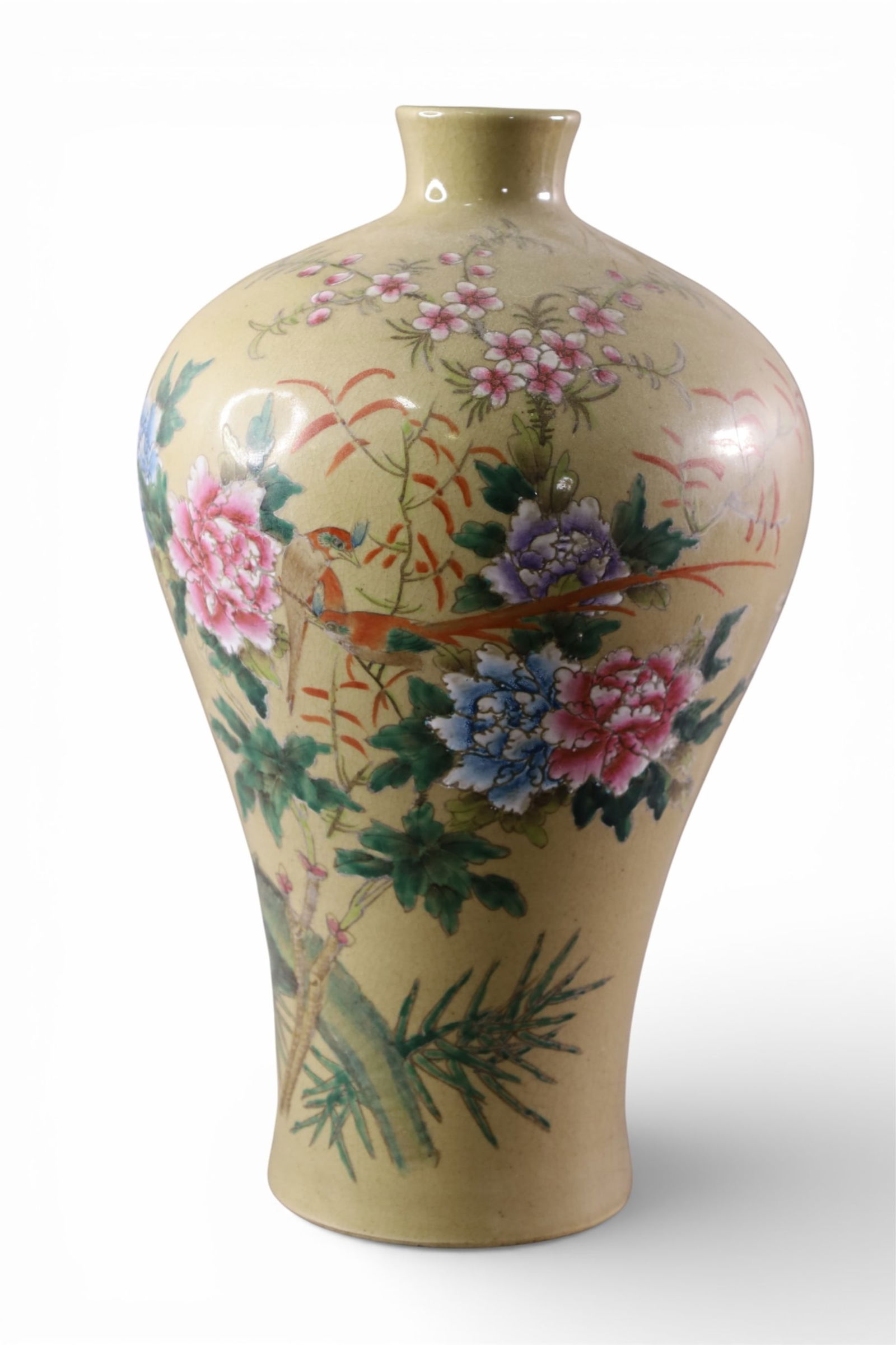 CHINESE PORCELAIN VASE (1 of 3)