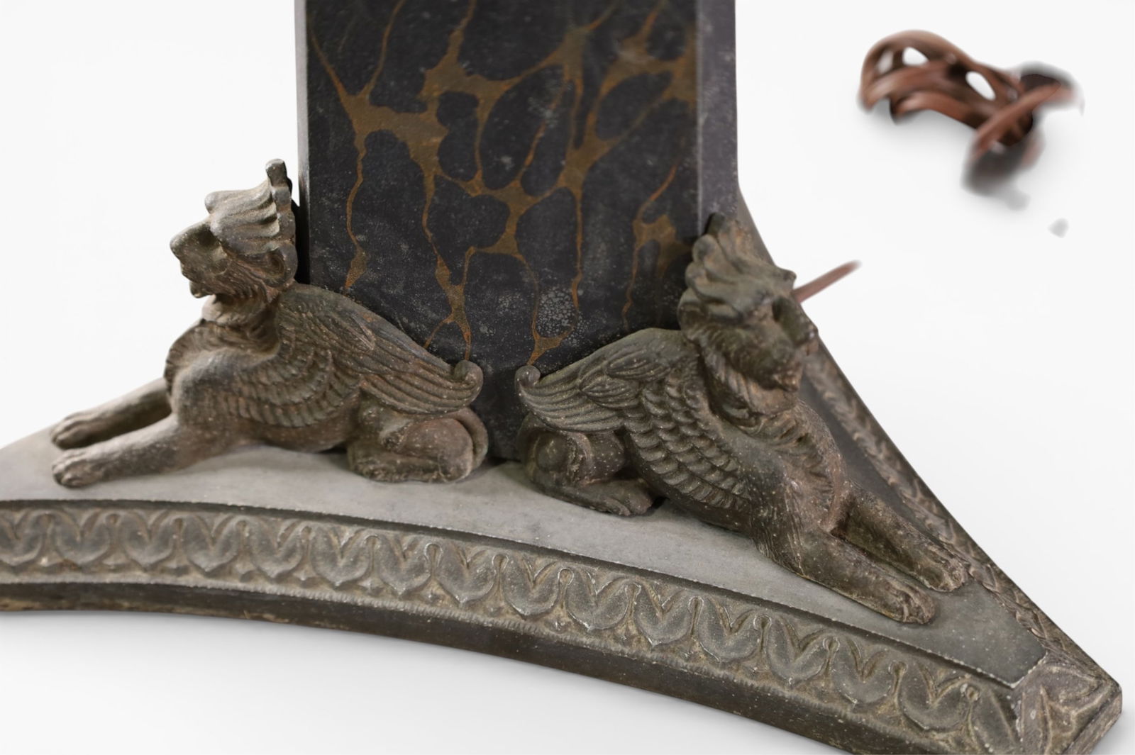 GOTHIC STYLE TABLE LAMP - 3