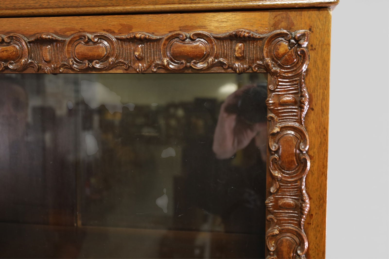 HIGHLY CARVED 2 DOOR BOOKCASE - 4