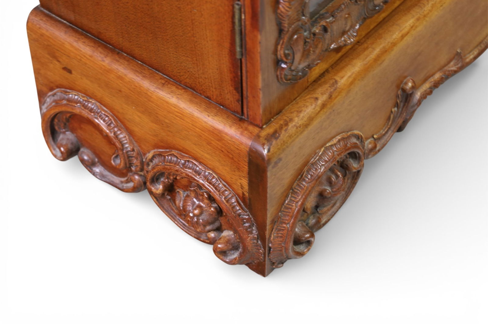 HIGHLY CARVED 2 DOOR BOOKCASE - 5
