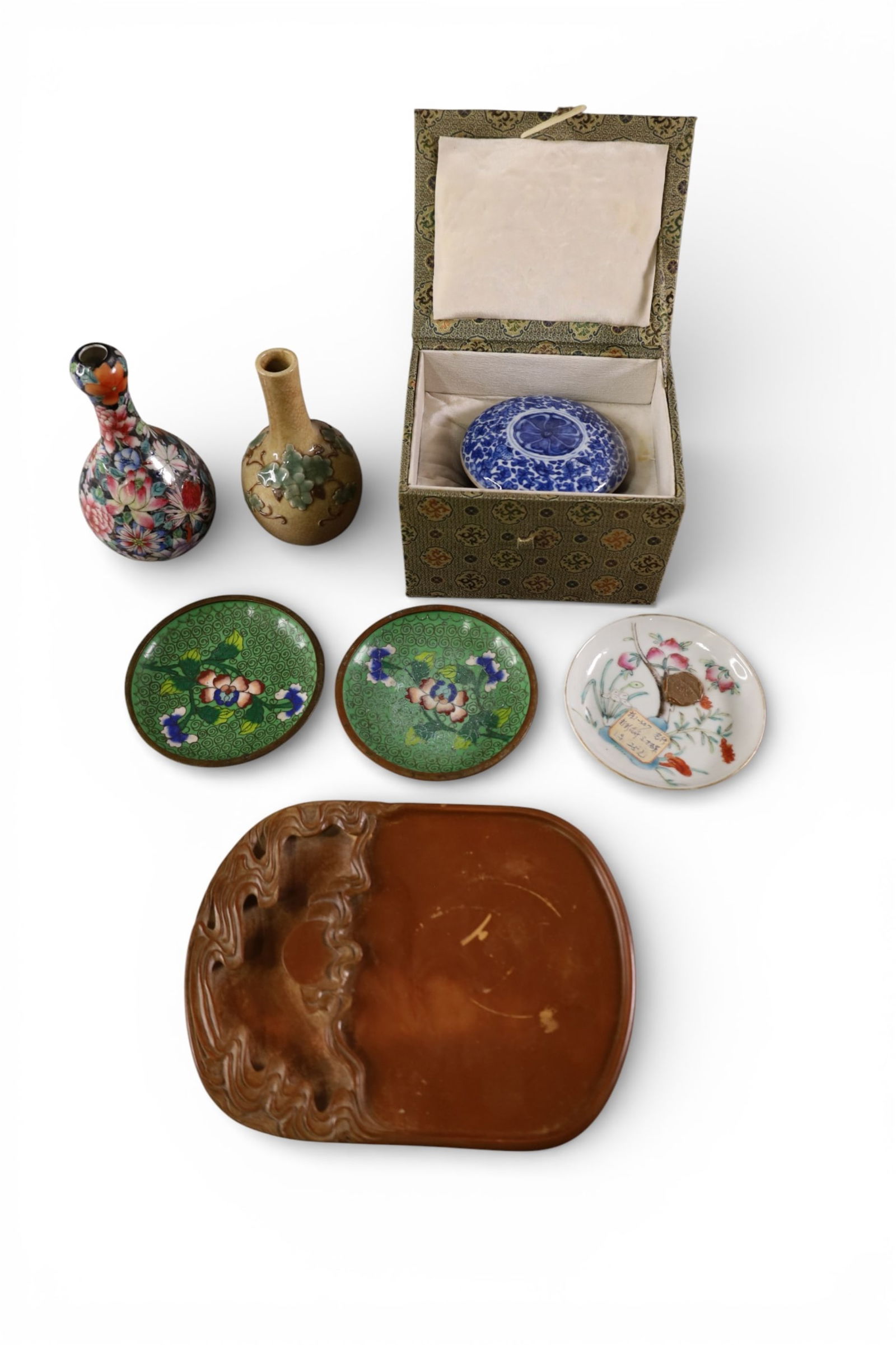 GROUPING OF CHINESE TABLE ITEMS (1 of 6)