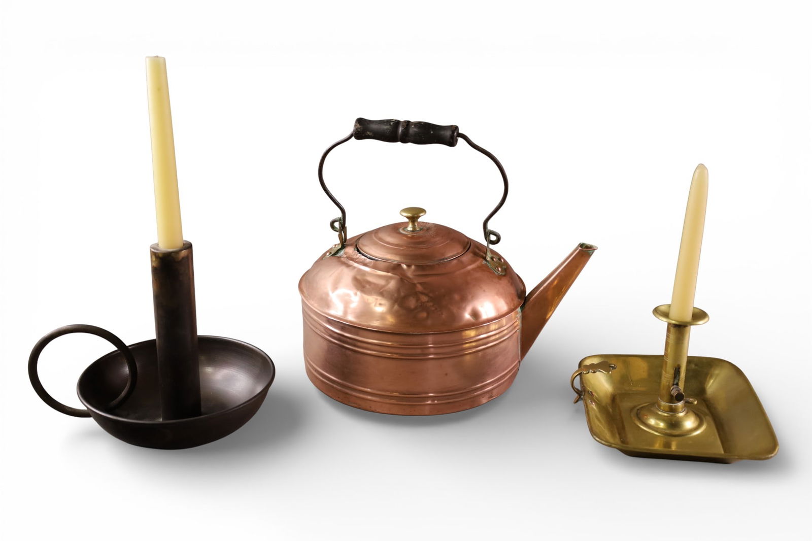 2 CANDLESTICKS AND KETTLE: 2 CANDLESTICKS AND LARGE KETTLE. 7" - 9" W.