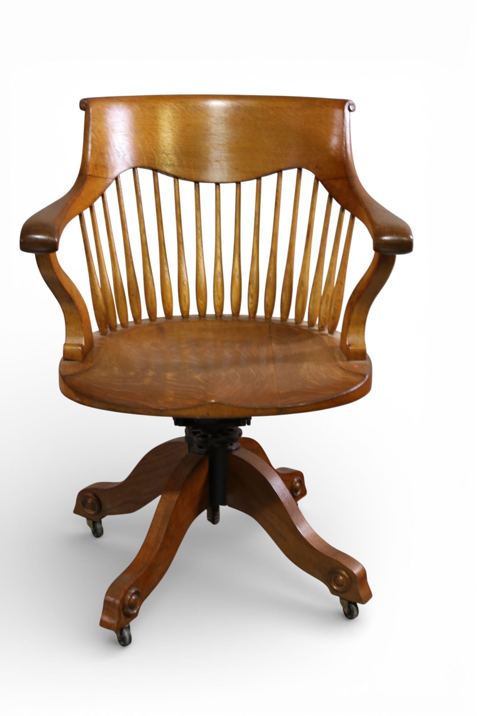 1900'S AM. OAK OFFICE CHAIR: AMERICAN OAK, SWIVEL OFFICE CHAIR, 24" W x 25" D x 33" H. THIS ITEM EXCEEDS SIZE LIMITATIONS FOR IN HOUSE SHIPPING, MUST BE PICKED UP IN HOUSE OR SHIPPED VIA 3rd PARTY GROUND SHIPPER.