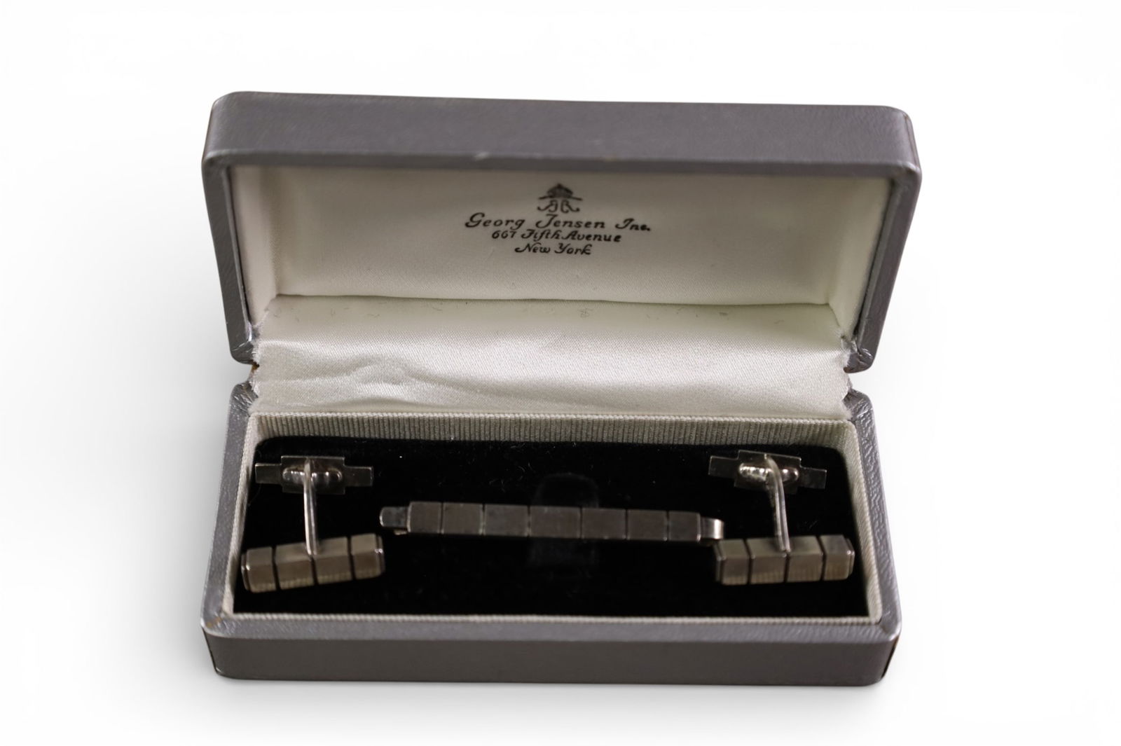 GEORG JENSEN TIE TACK SET: IN BOX, GEORG JENSEN STERLING TIE TACK AND CUFF LINKS, IN ORIGINAL BOX.