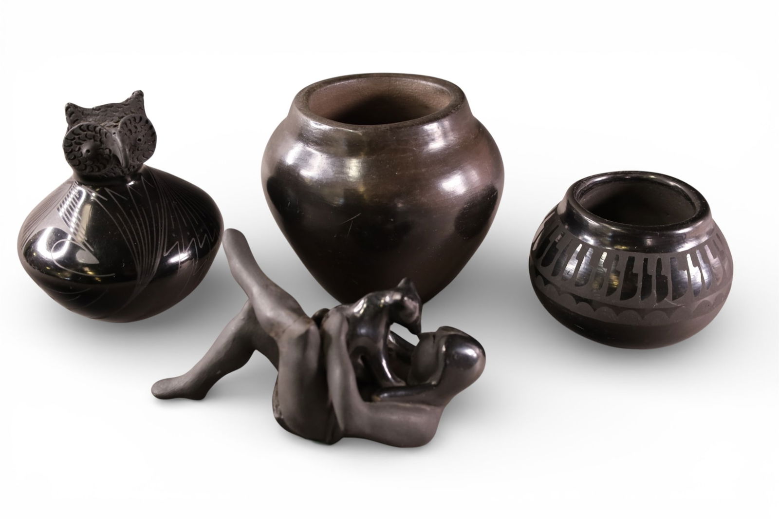 4 PCS OF BLACKWARE POTTERY (1 of 5)