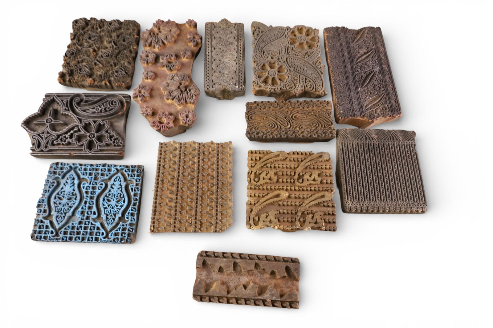 COLLECTION OF WALL PAPER STAMPS: COLLECTION OF 12 WOODEN WALL PAPER STAMPS,
