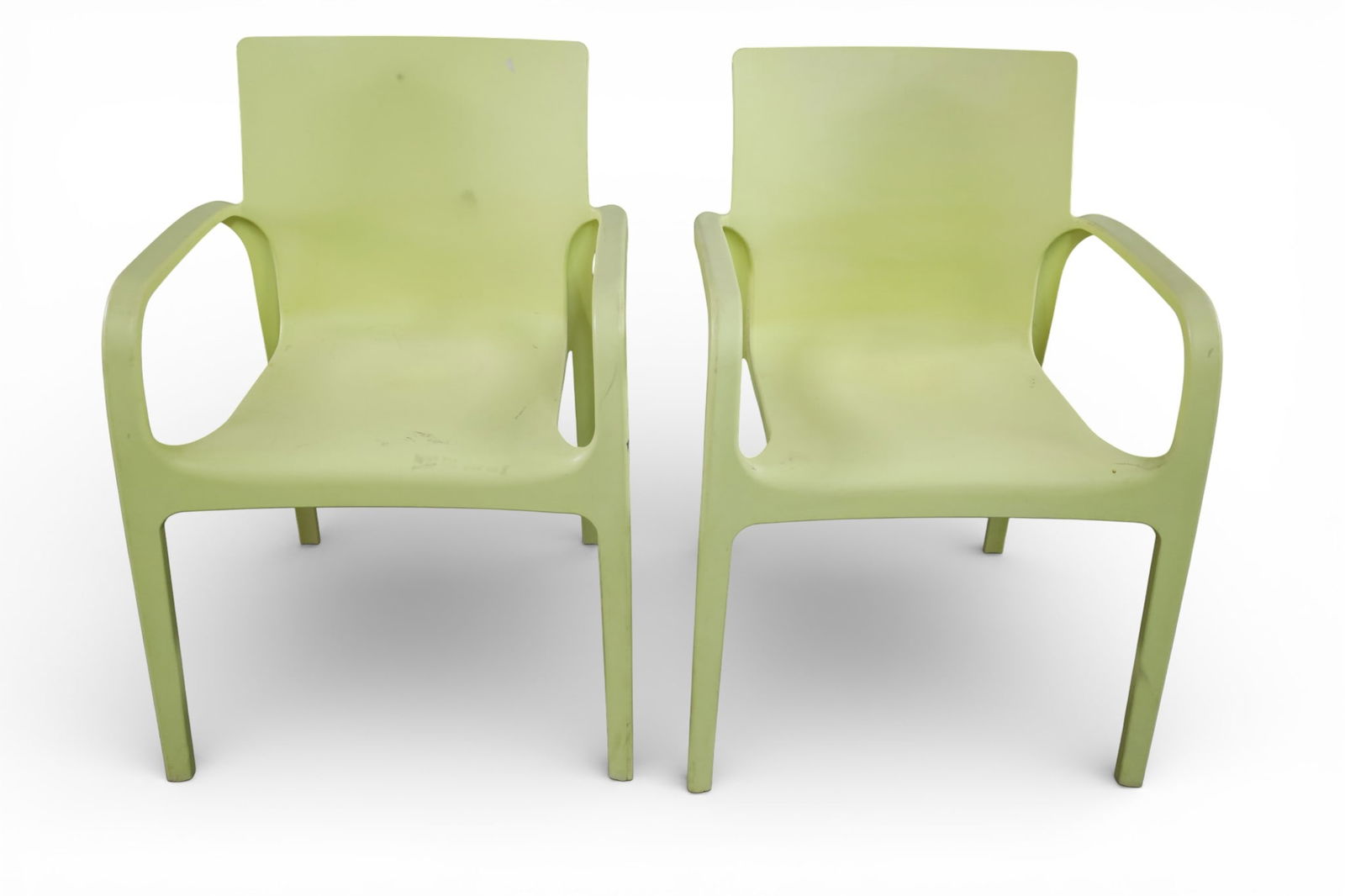 PAIR OF LAGOON ARM CHAIRS: PAIR OF VINTAGE MOLDED PLASTIC LAGOON ARM CHAIRS, MARKED ON REVERSE. SCRATCHES. 22" W x 22" D x 31 1/2" H. THIS ITEM EXCEEDS SIZE LIMITATIONS FOR IN HOUSE SHIPPING, MUST BE PICKED UP IN HOUSE OR 