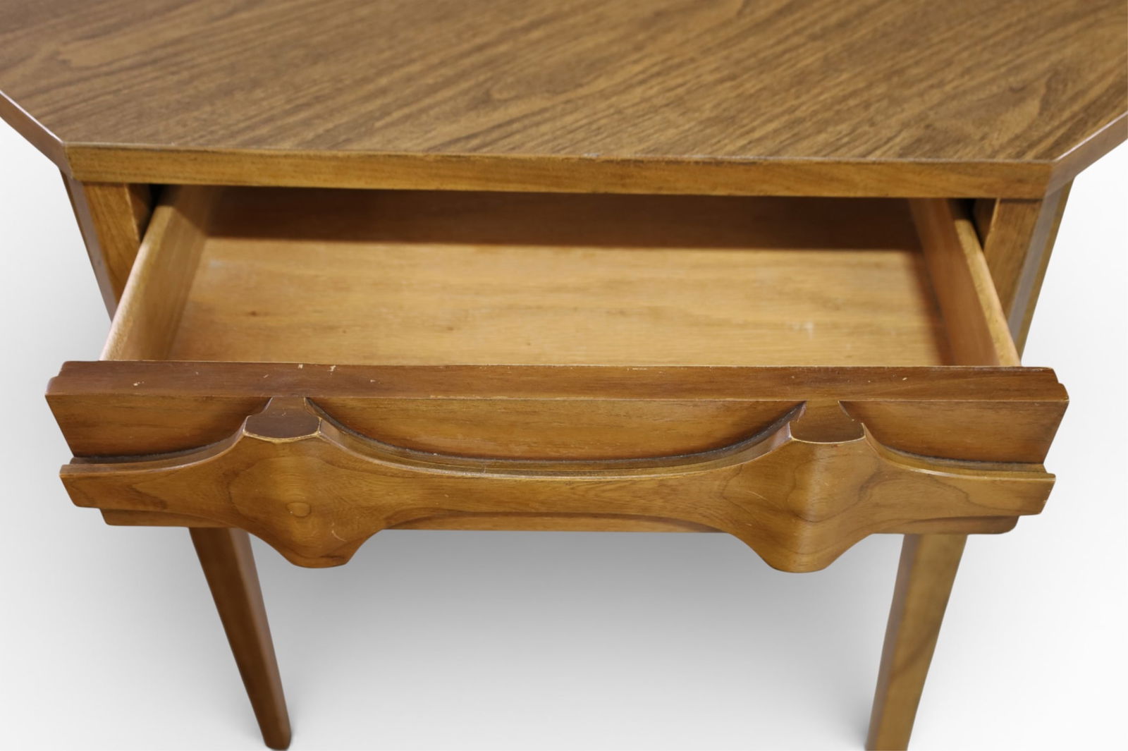 MCM CORNER TABLE - 2