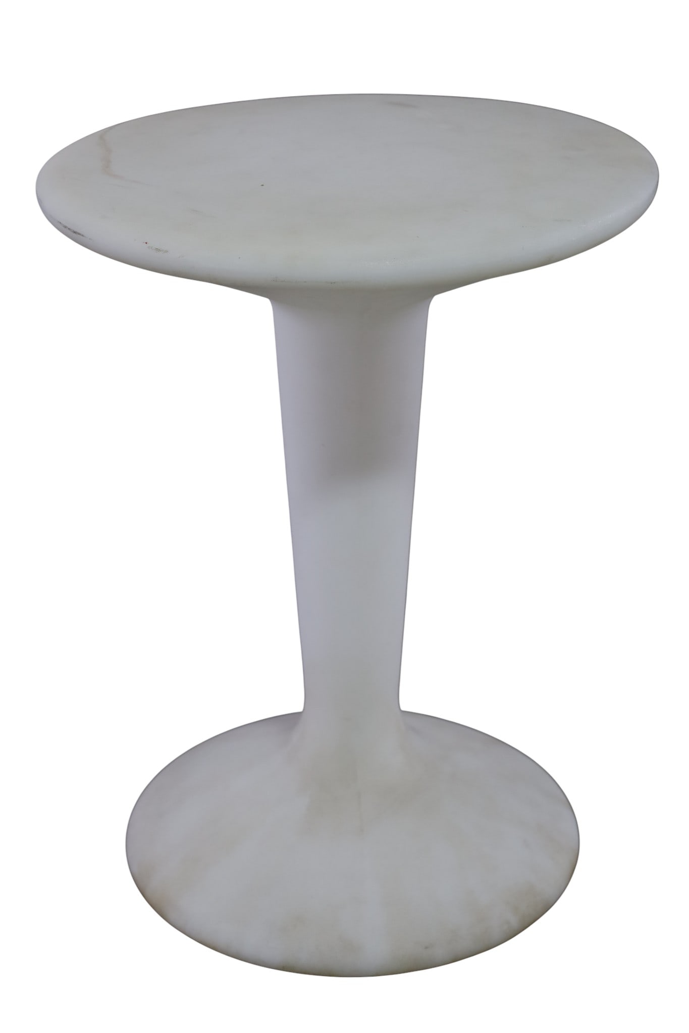 PLASTIC SIDE TABLE (1 of 3)