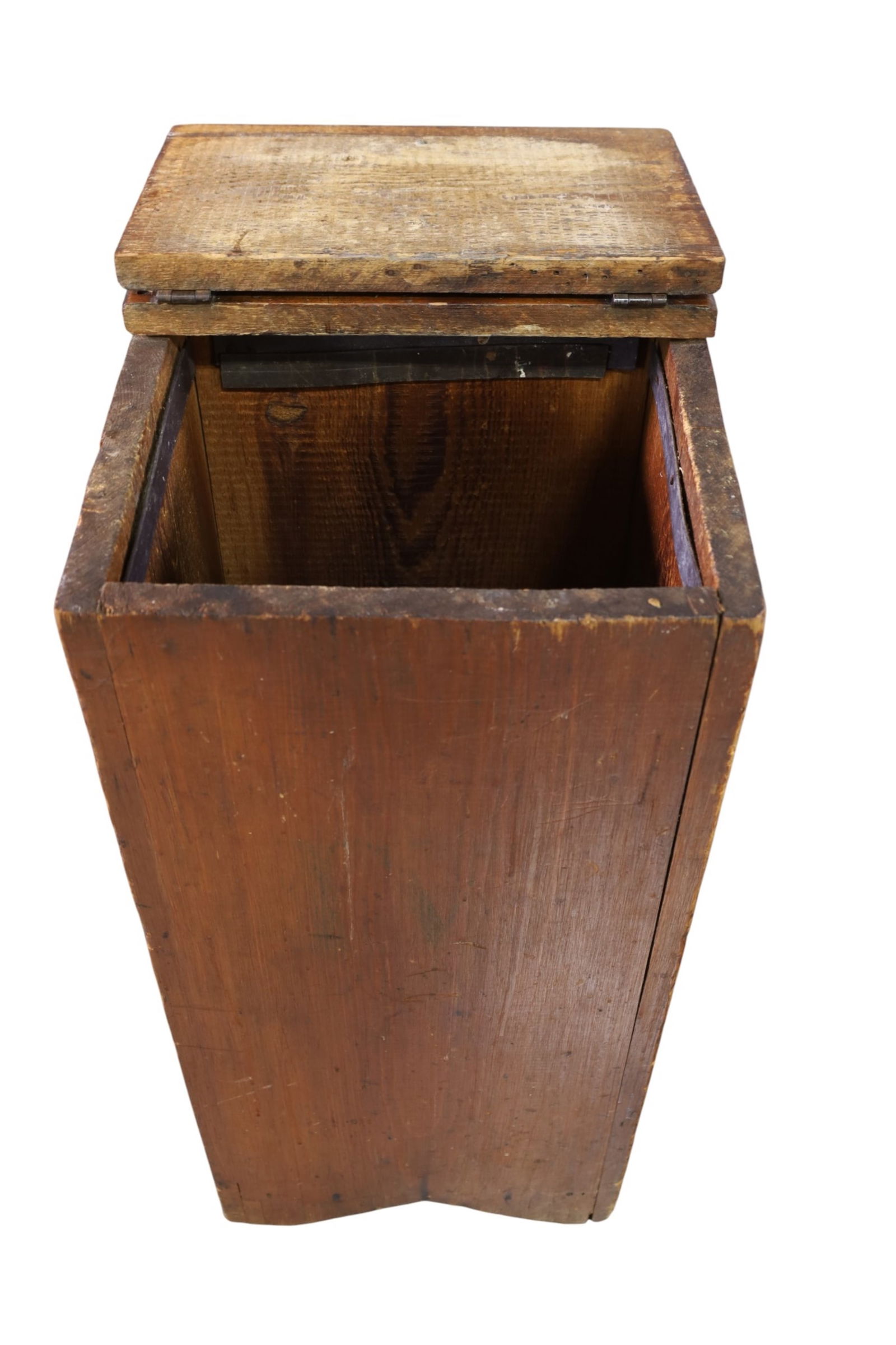 PRIMITIVE FEED OR FLOUR BIN - 2