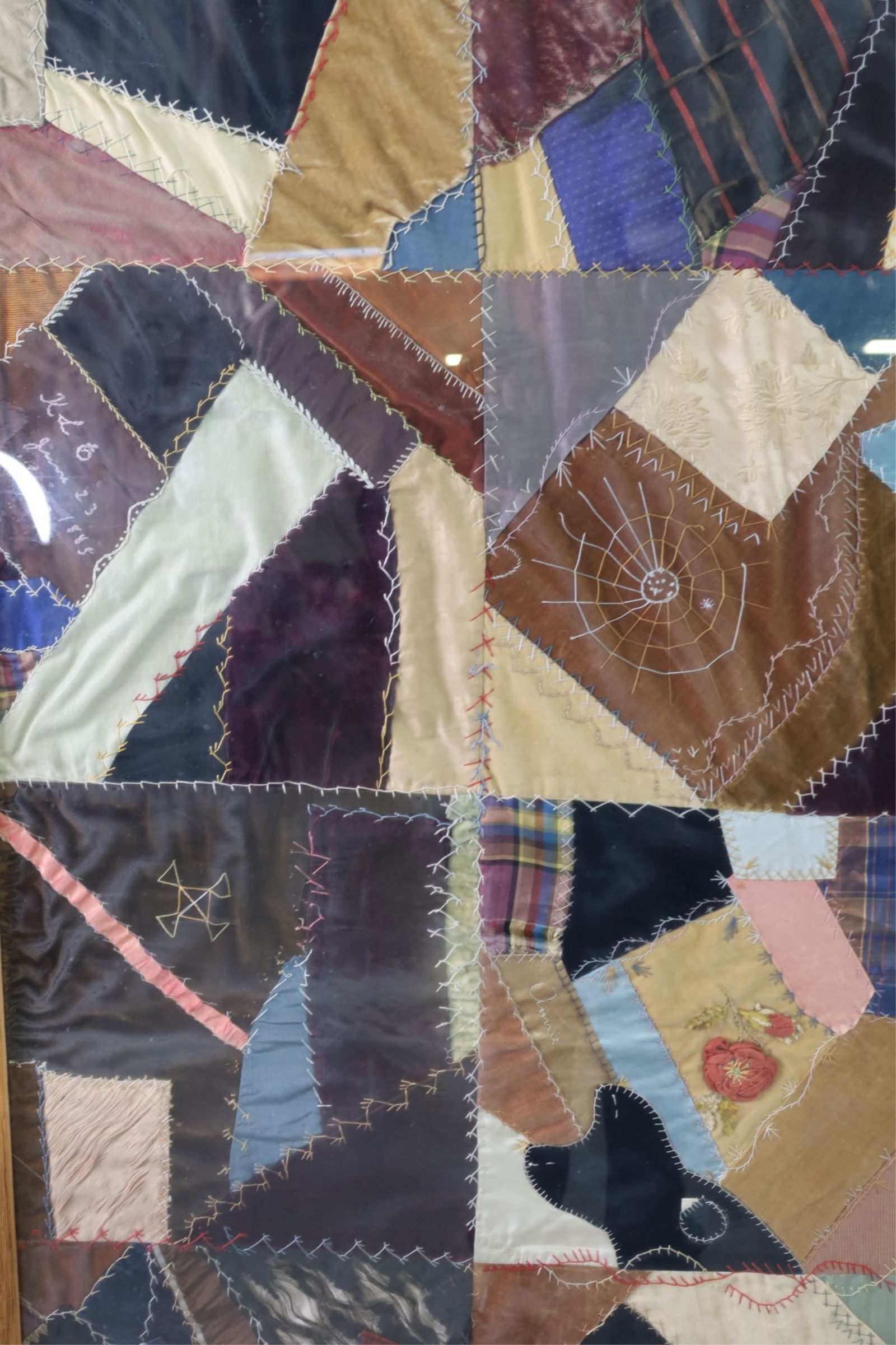 LARGE ANTIQUE FRAMED QUILT - 3