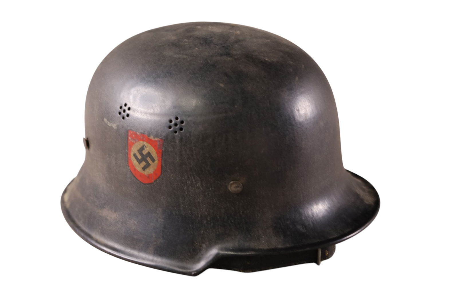 GERMAN WWII HELMET: GERMAN WWII HELMET, WITH LOGO.