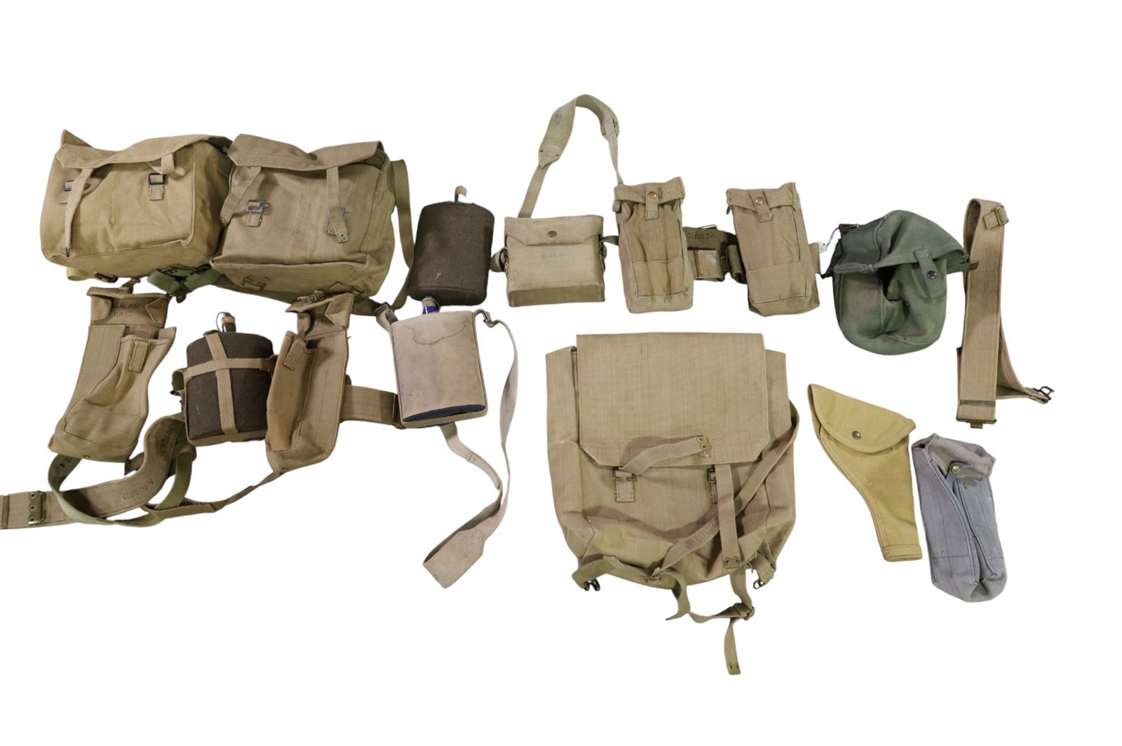 LARGE LOT OF U.S. MILITARY GEAR (1 of 7)