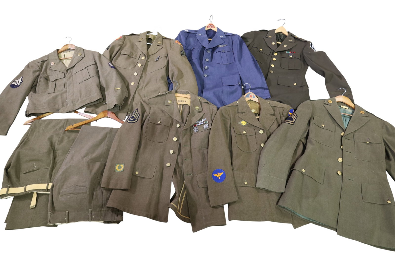 LOT OF U.S. MILITARY UNIFORMS (1 of 5)