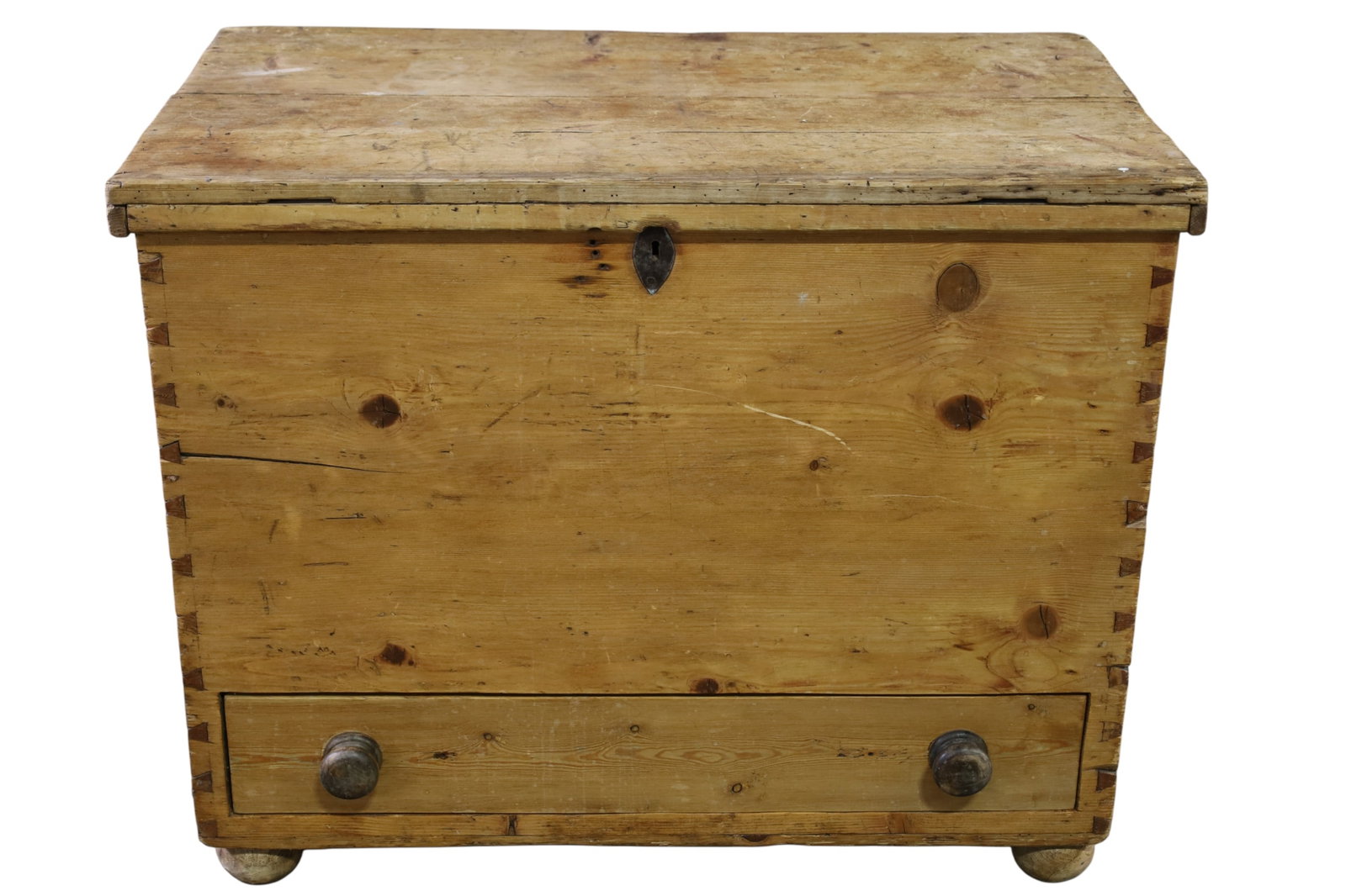 PRIMITIVE PINE BLANKET CHEST (1 of 4)