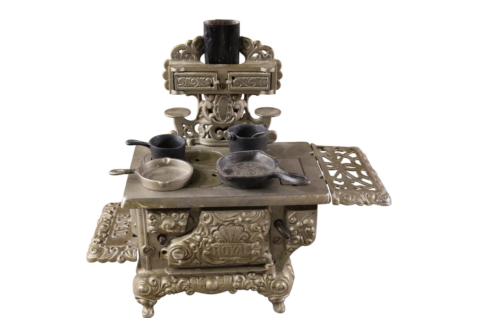 ANTIQUE CAST IRON CHILD'S STOVE: CAST IRON CHILD'S STOVE, MARKED ROYAL. 12 1/2" x 11 1/2"