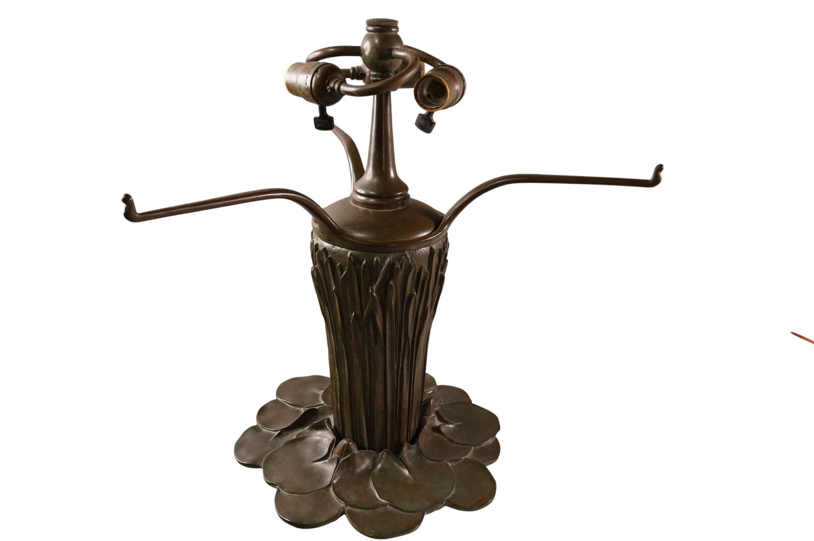 BUFFALO STUDIOS TABLE LAMP - 4