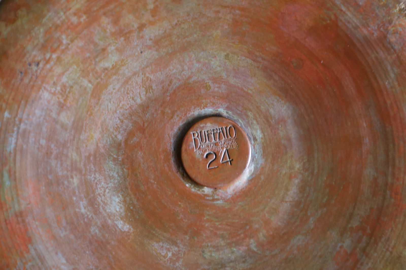 BUFFALO STUDIOS TABLE LAMP - 9