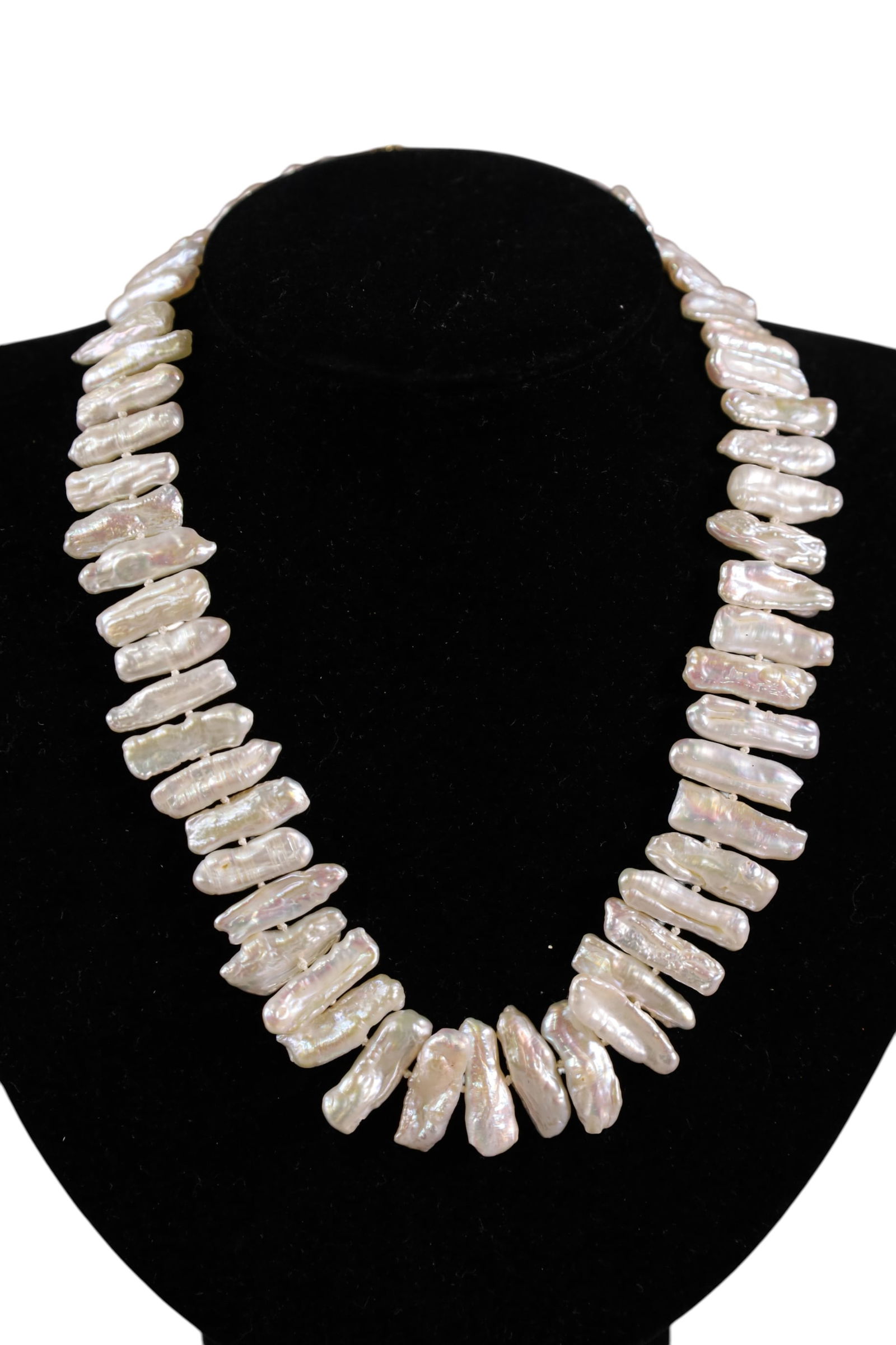 PEARL NECKLACE (1 of 3)