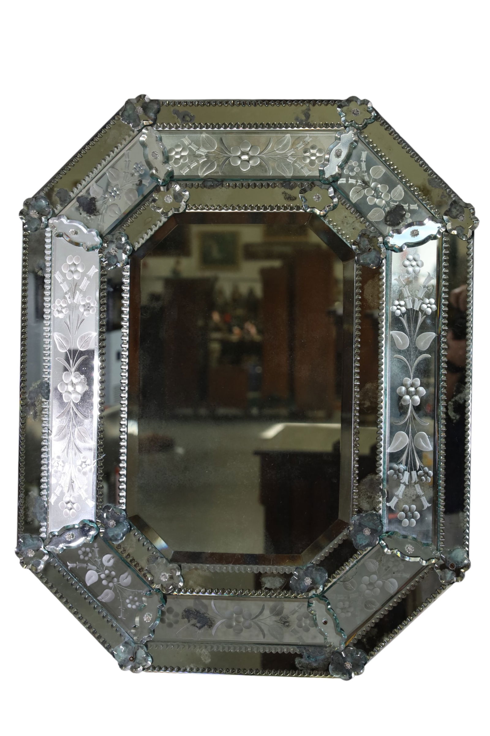 VENETIAN WALL MIRROR: VENETIAN WALL MIRROR, PANELED SIDES WITH ETCHED FLORAL DECORATION, SOME LOSS TO SIVLER IN MIRROR. 29 1/2" W x 37" H. THIS ITEM EXCEEDS SIZE LIMITATIONS FOR IN HOUSE SHIPPING, MUST BE PICKED UP IN