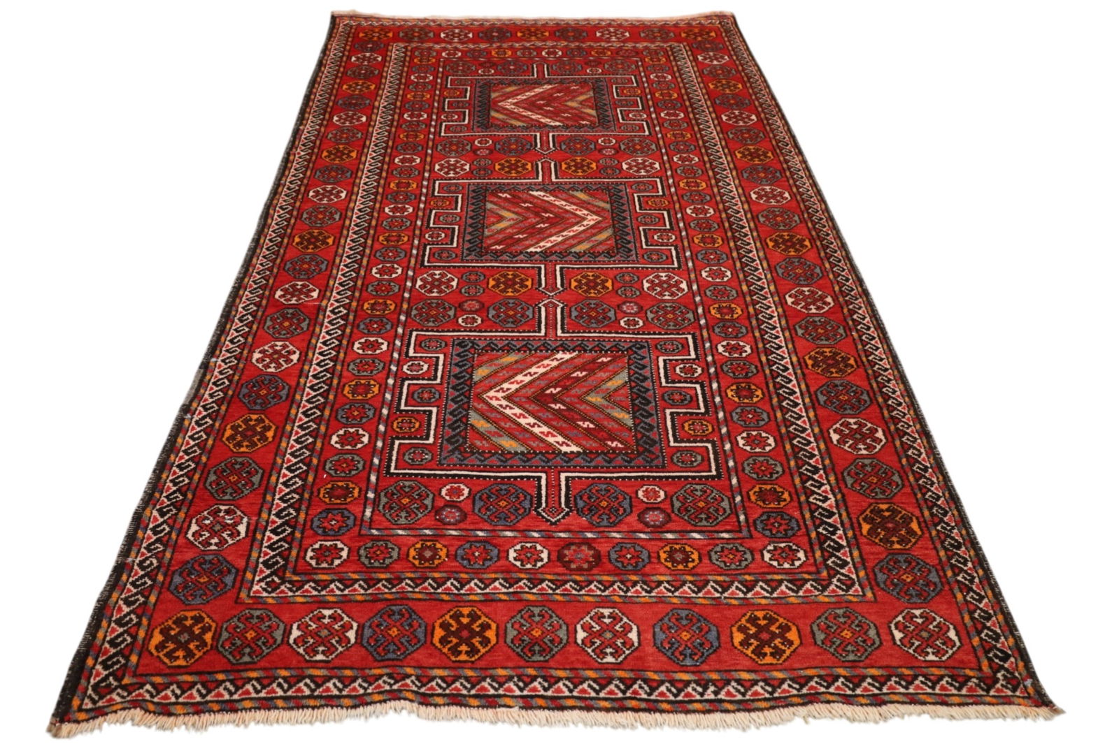 APPROX 4' 8" x 8' HANDMADE WOOL RUG: HANDMADE WOOL RUG.