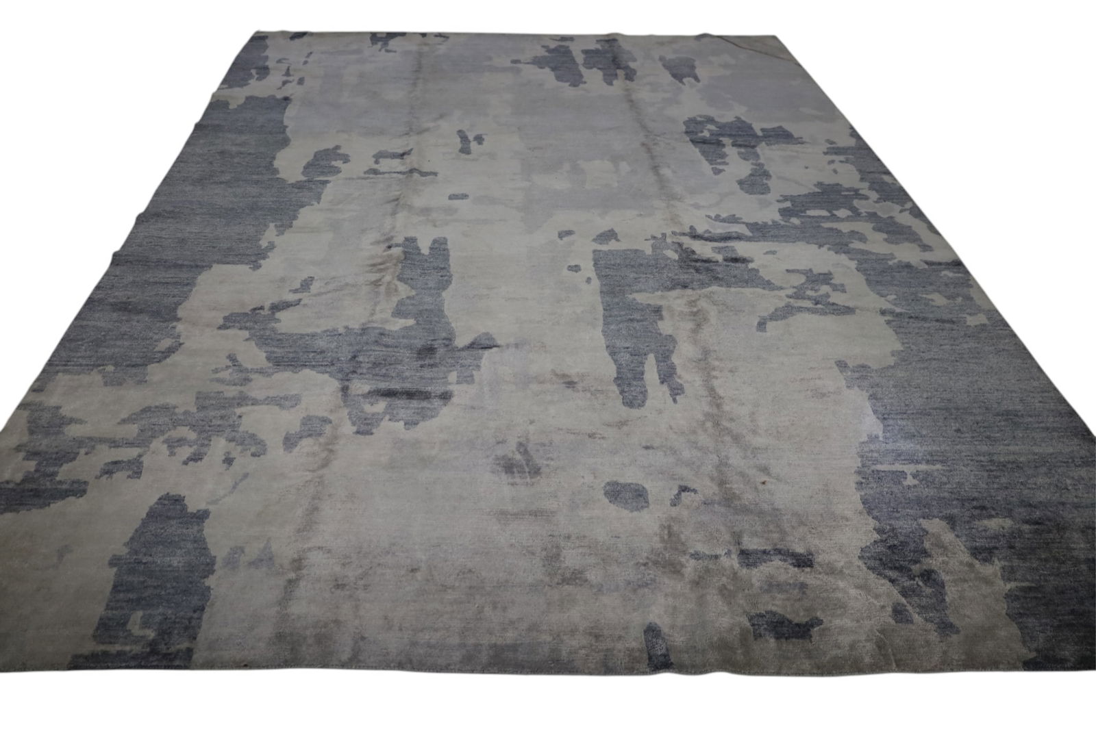 APPROX 11' 10" x 9' 2" HANDMADE WOOL RUG: MID CENTURY HANDMADE WOOL RUG. NEEDS CLEANED.