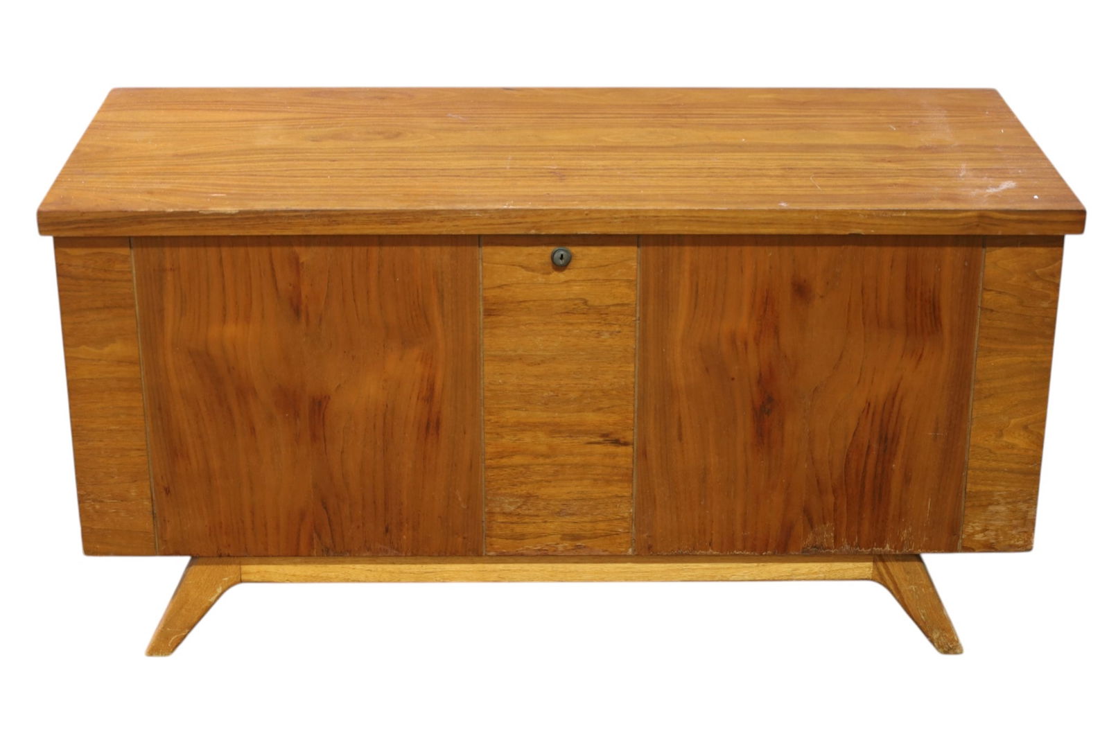 MCM CEDAR CHEST (1 of 2)