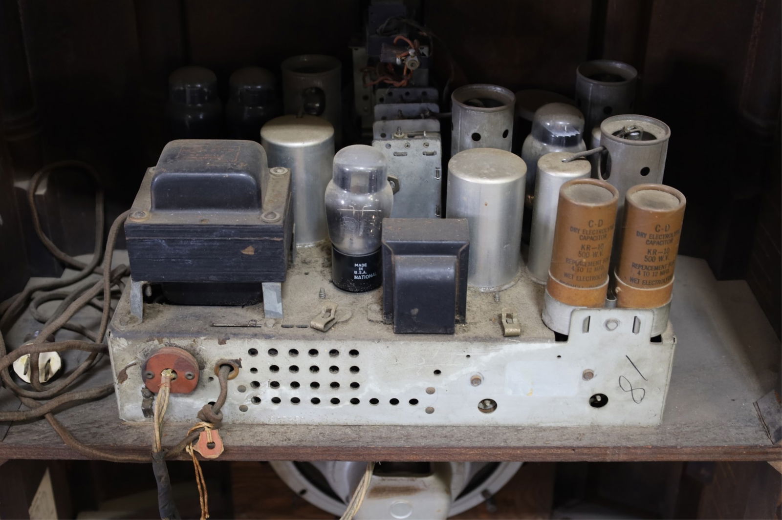 FLOOR MODEL RADIO - 2