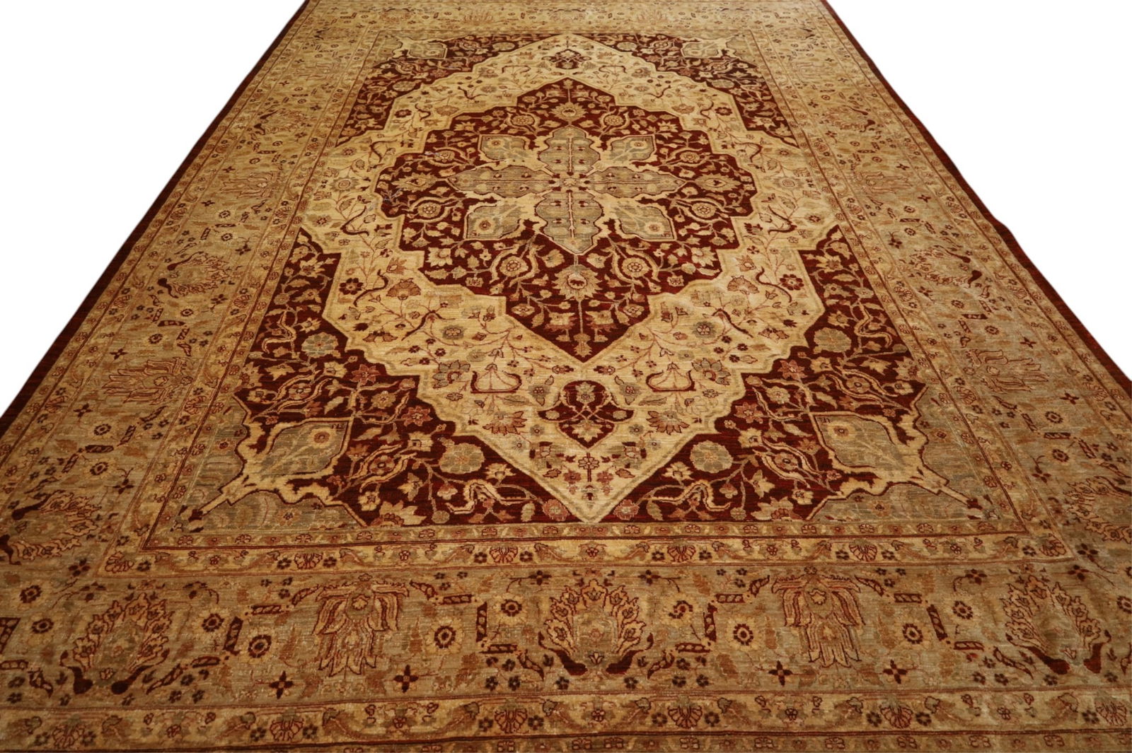 APPROX 9' x 12' 5" HANDMADE WOOL RUG: HANDMADE WOOL RUG.