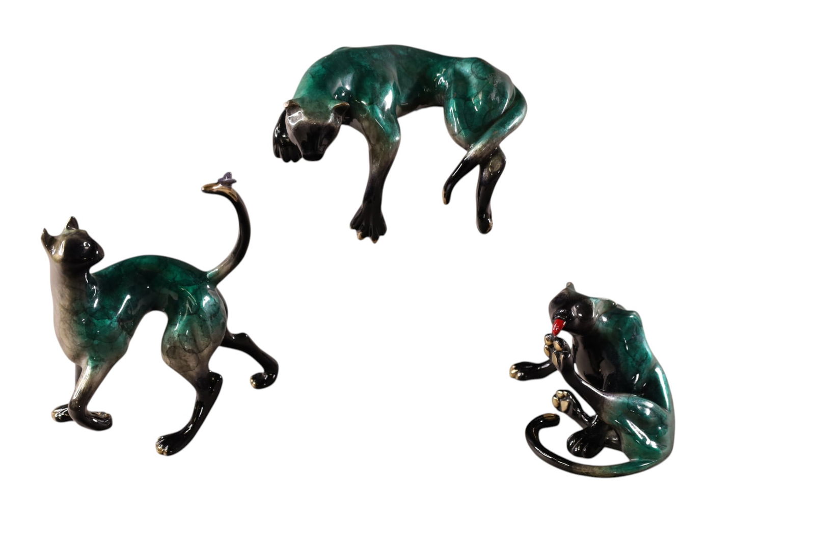 3 LOET VANDERVEEN STYLE CHEETAHS: 3 LOET VANDERVEEN STYLE CHEETAHS, SIGNED SONO FINE ART, ONE DAMAGE TO EAR. 6" L.