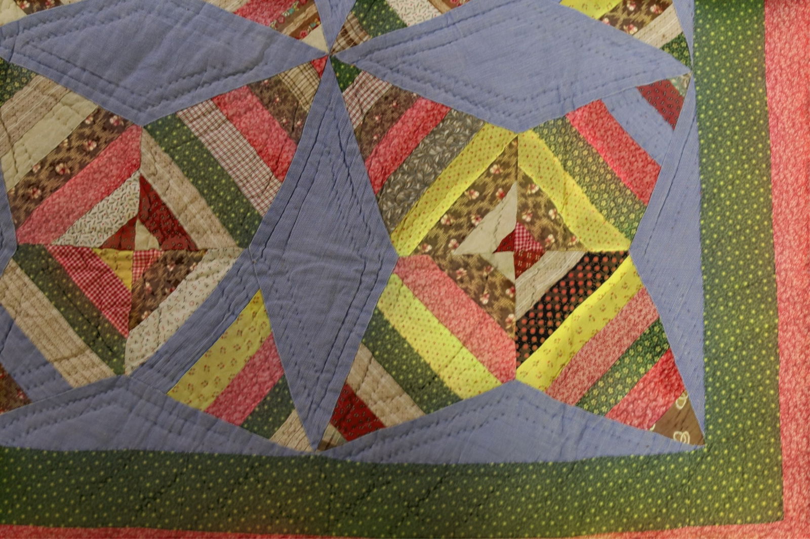 ANTIQUE HANDMADE QUILT - 3