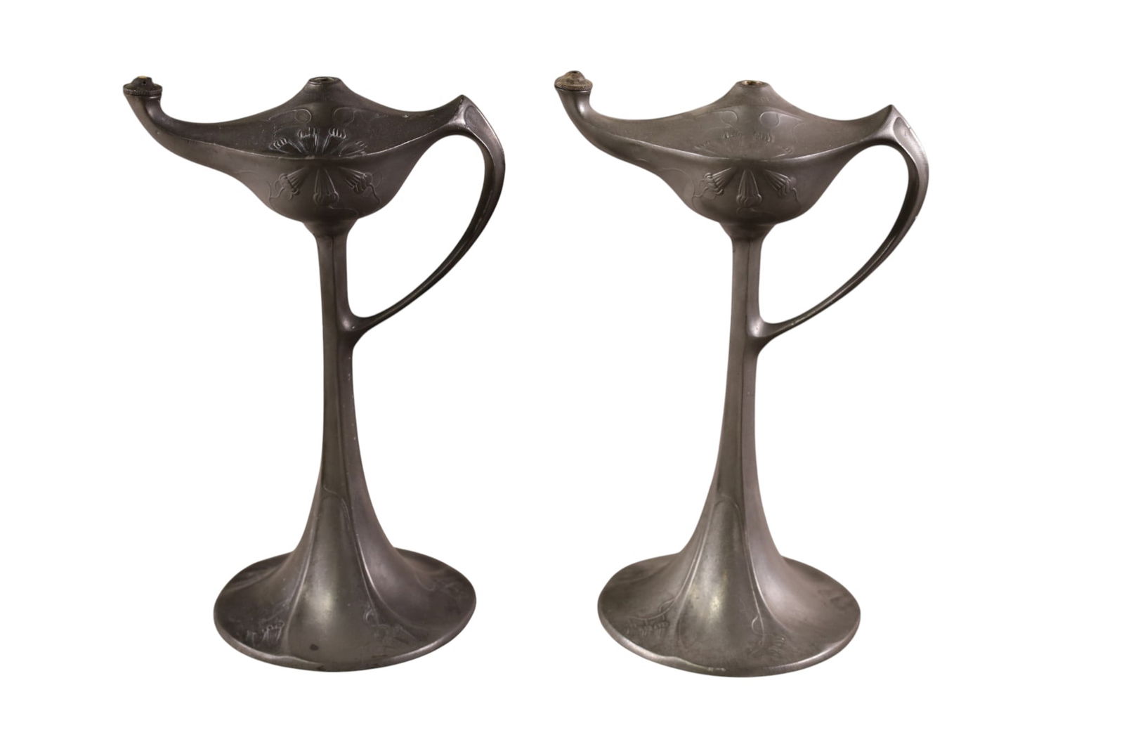 PAIR OF ART NOUVEAU PEWTER LAMPS: PAIR OF ART NOUVEAU PEWTER ALLADIN LAMP FORM LAMPS. 9 1/2" H.